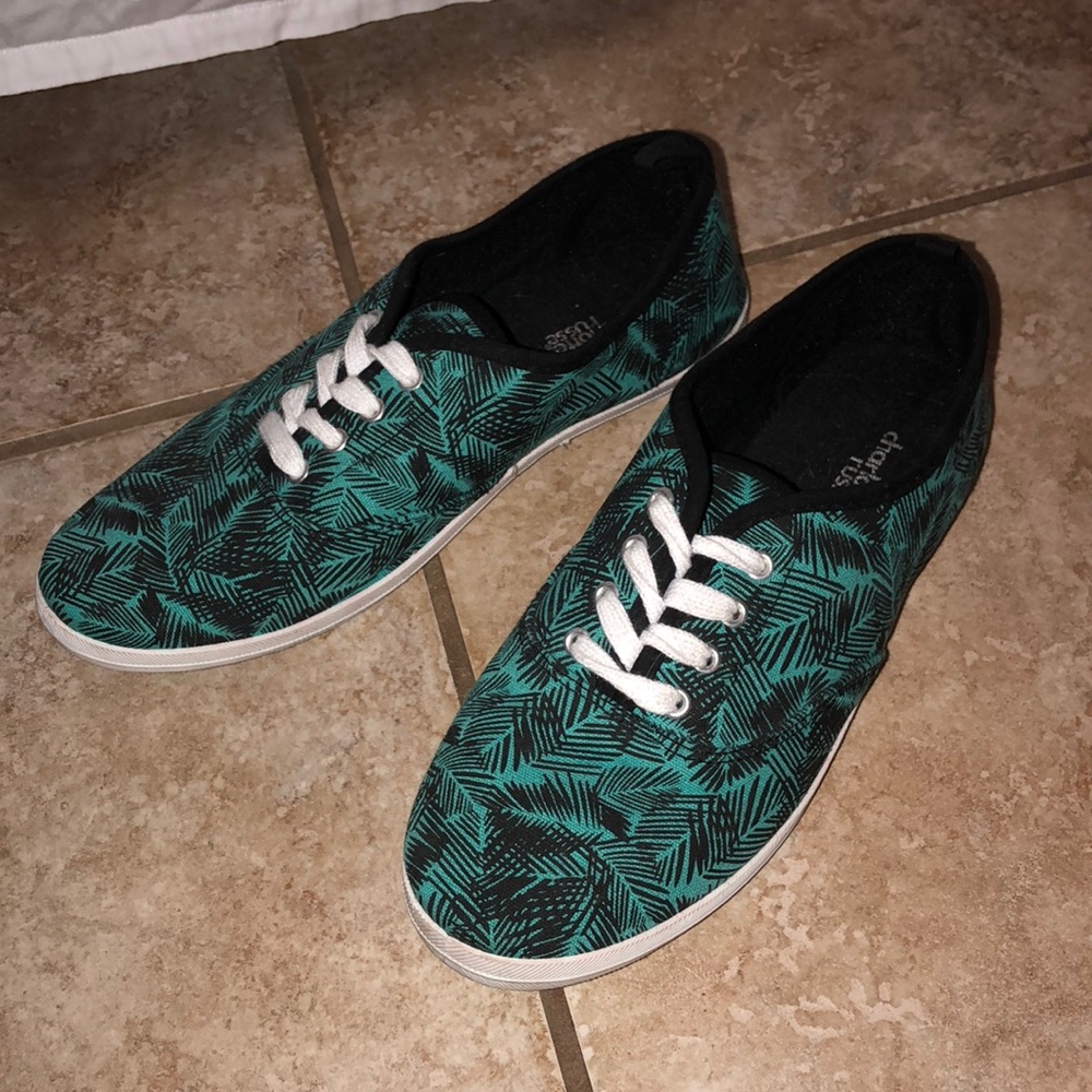 Palm Tree Shoes Size 10